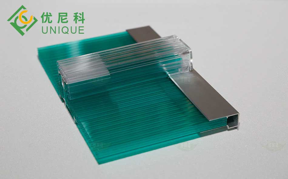 好清洗維護(hù)的U型鎖扣陽(yáng)光板